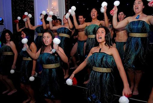 Kapa haka He rōpu kapa haka.