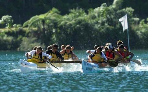 Photo of students paddling a waka.
